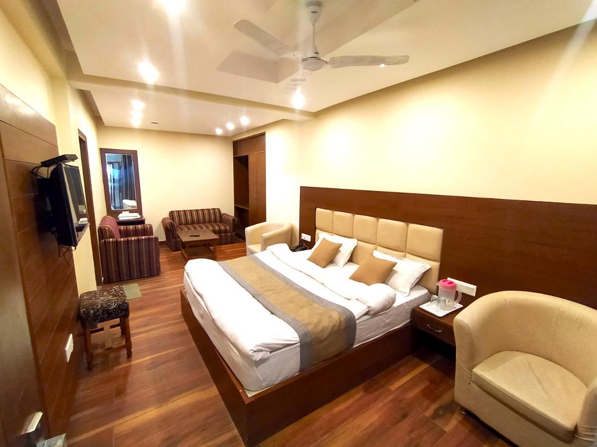 Hotel Samrat, Mussoorie Exteriör bild