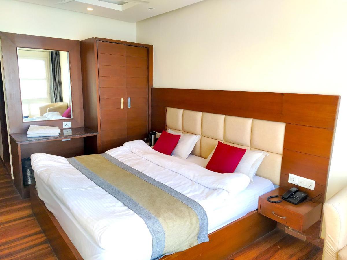 Hotel Samrat, Mussoorie Exteriör bild