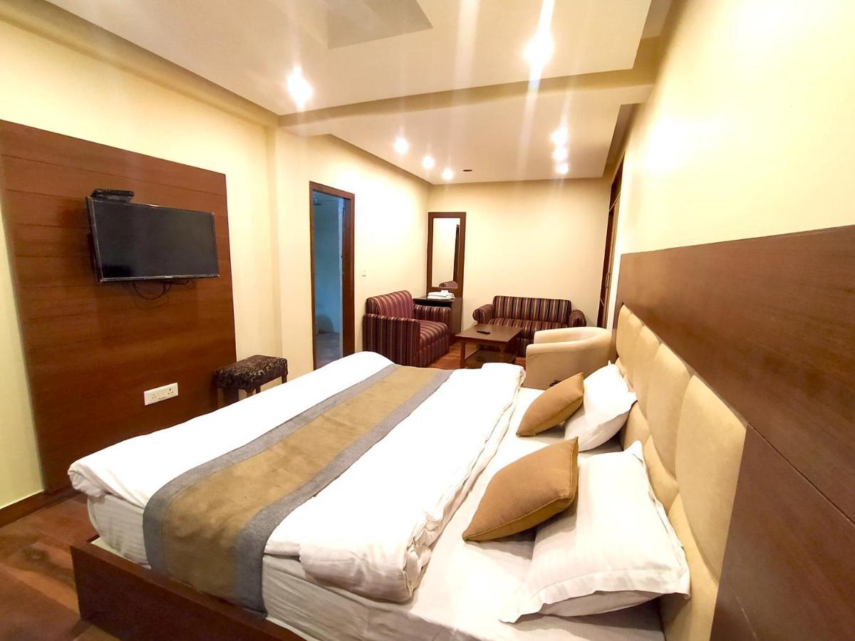 Hotel Samrat, Mussoorie Exteriör bild