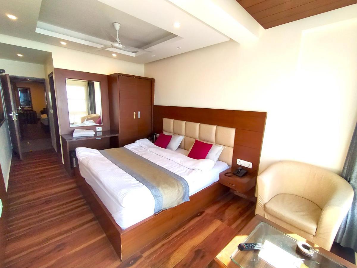 Hotel Samrat, Mussoorie Exteriör bild
